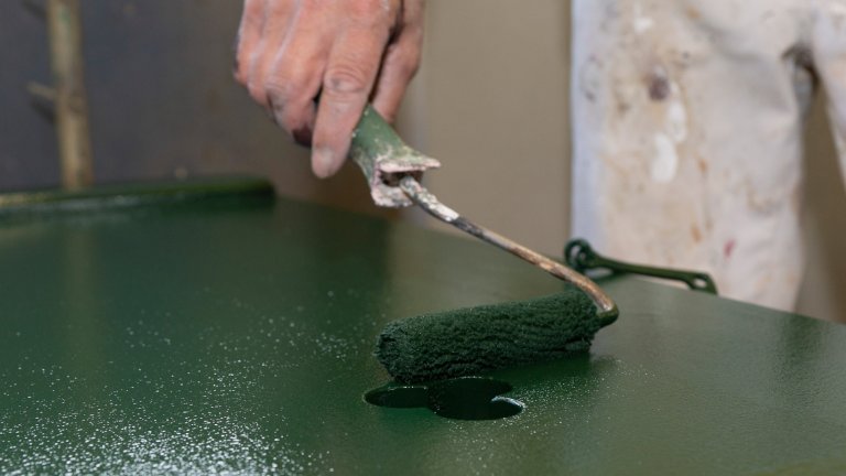 Grüner Fensterladen malen